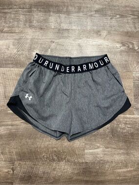 Under Armour Grey Shorts Size Medium